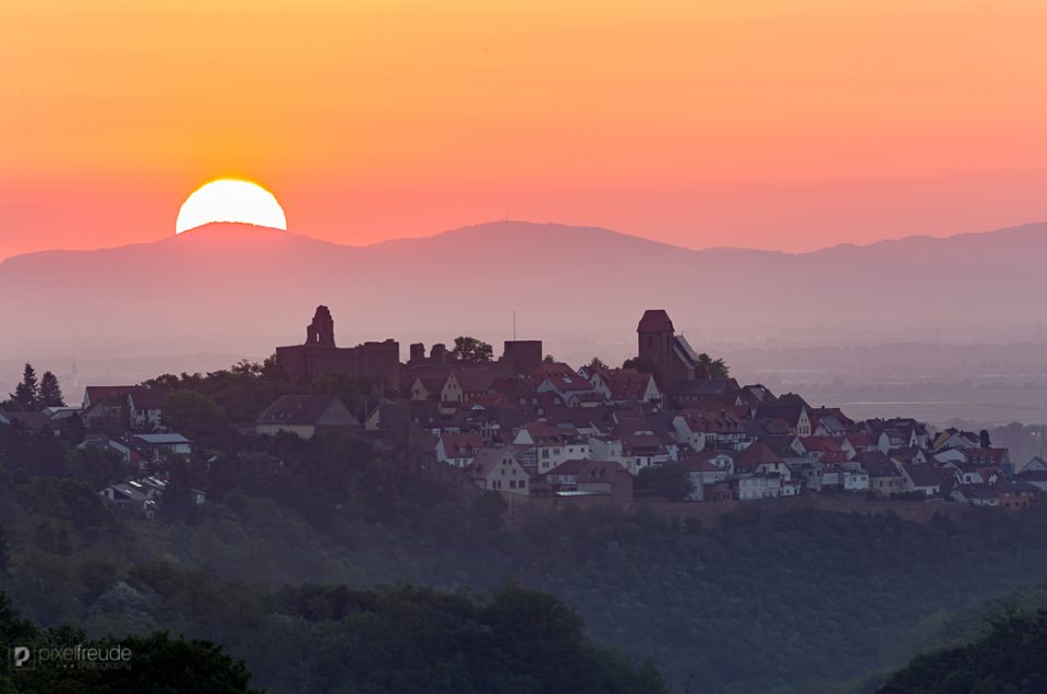 Sonnenaufgang über Neuleiningen